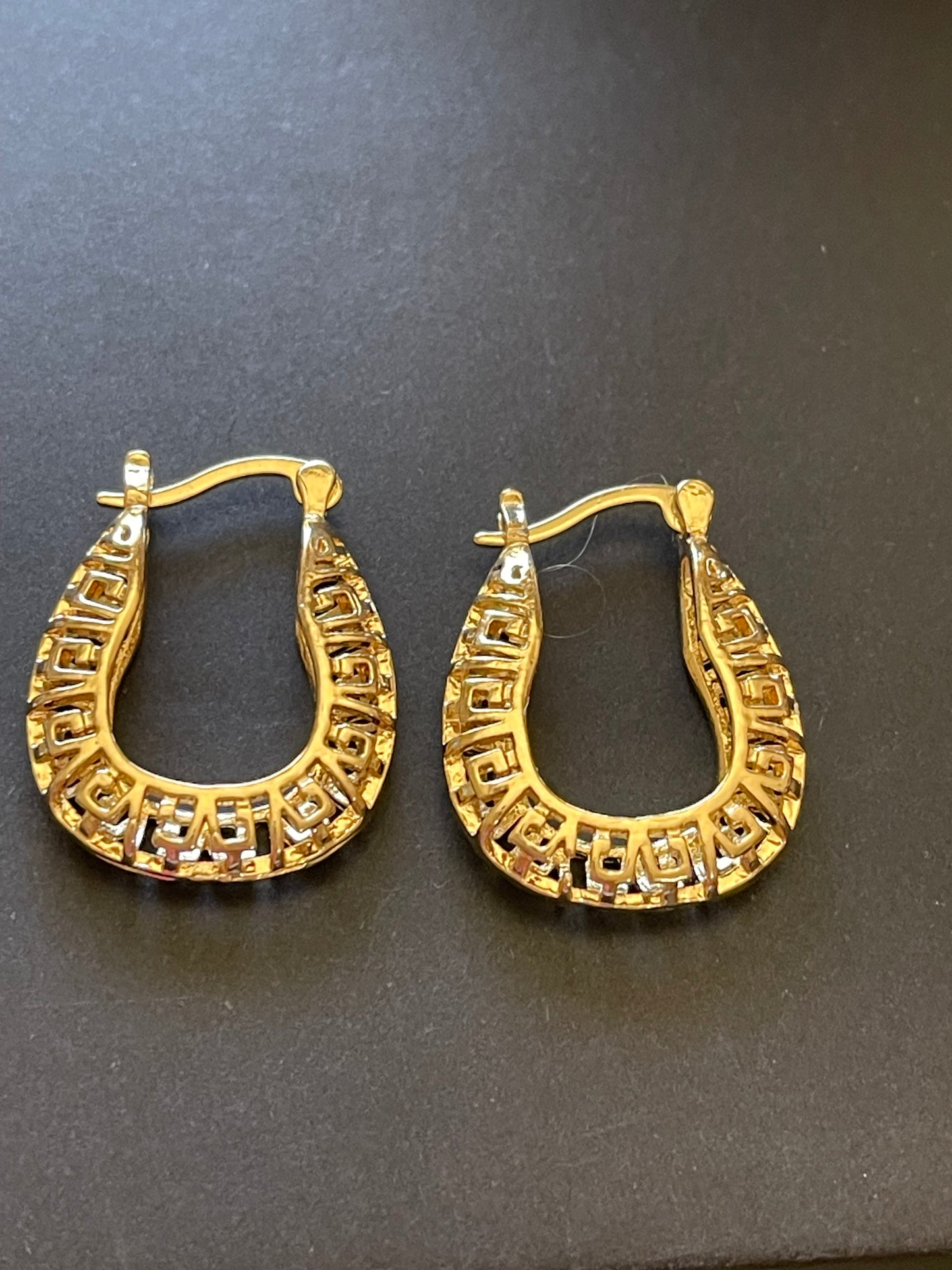 Fashionable Gold Plated Openwork Earring