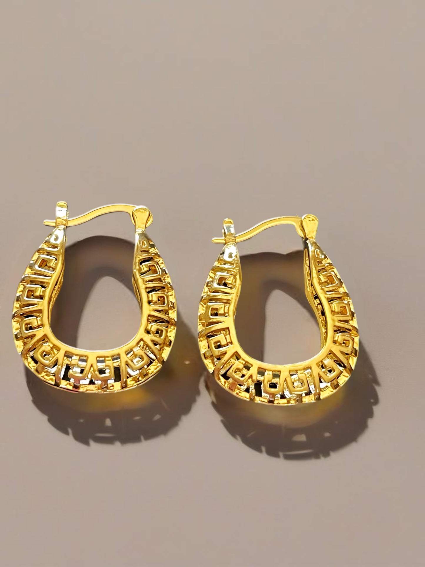 Fashionable Gold Plated Openwork Earring