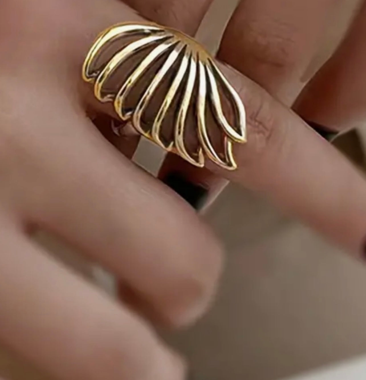 Fashionable 18k Gold Plated Openwork Angel Wing Ring