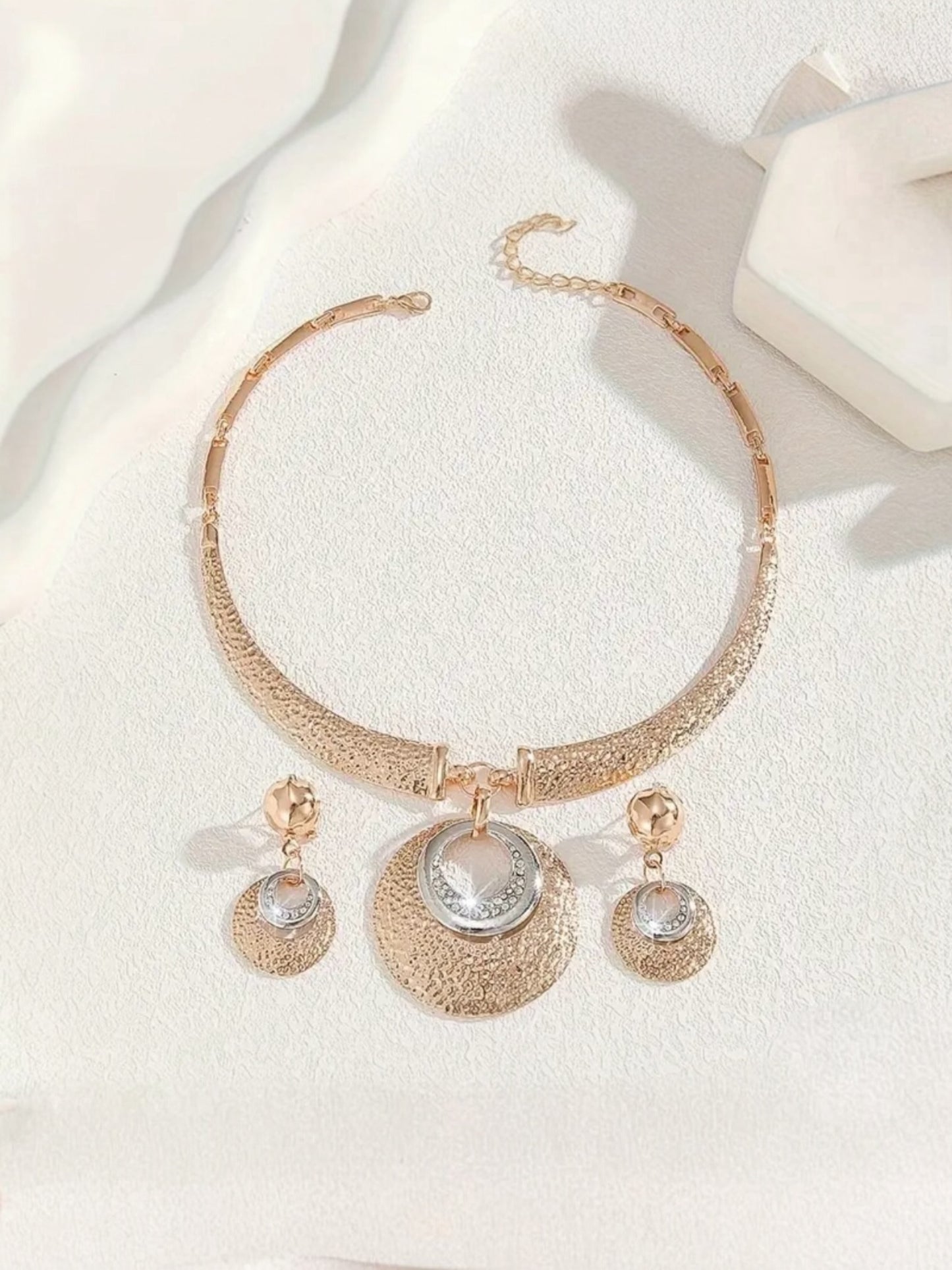 Eterna Luxe  Helene Necklace Set