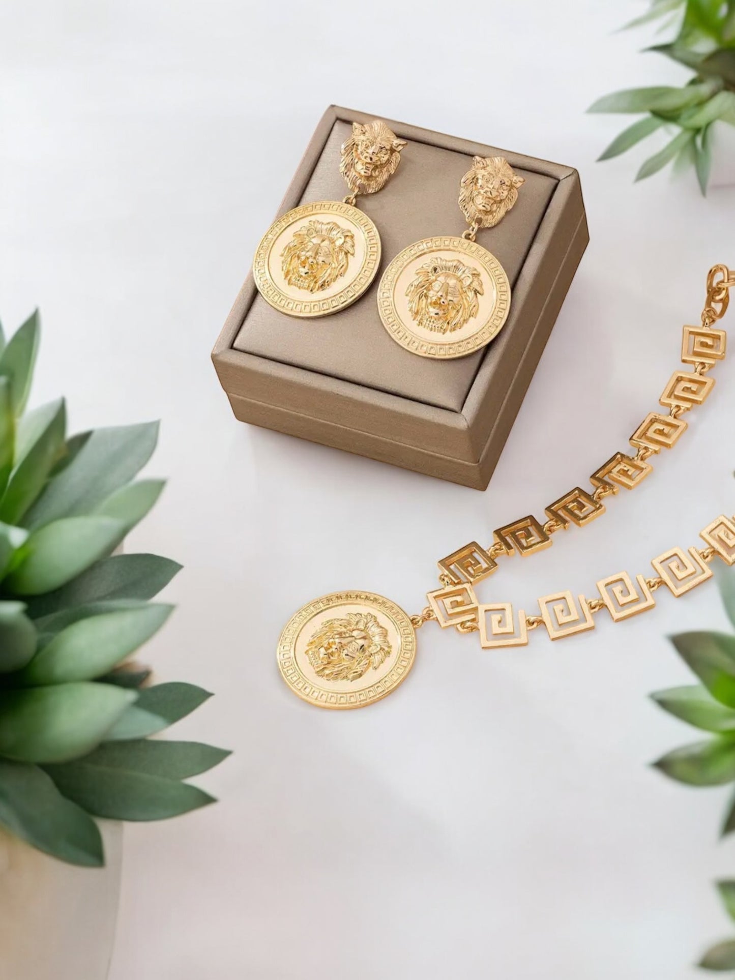 Majestic Roman Lion Jewelry Set – Power & Elegance