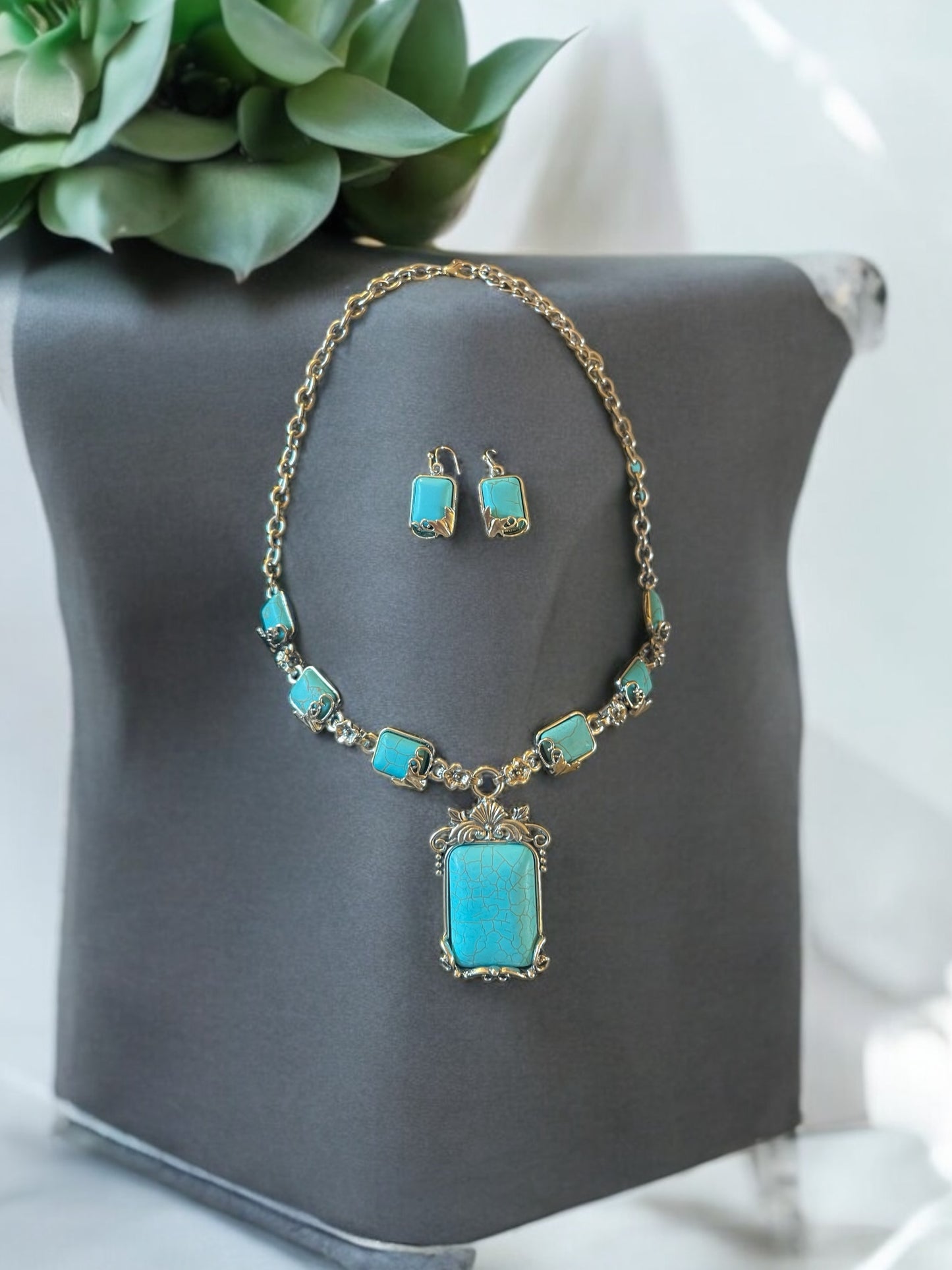 Fashionable Faux Turquoise Necklace & Earrings Set – Bold Elegance for Every Occasion